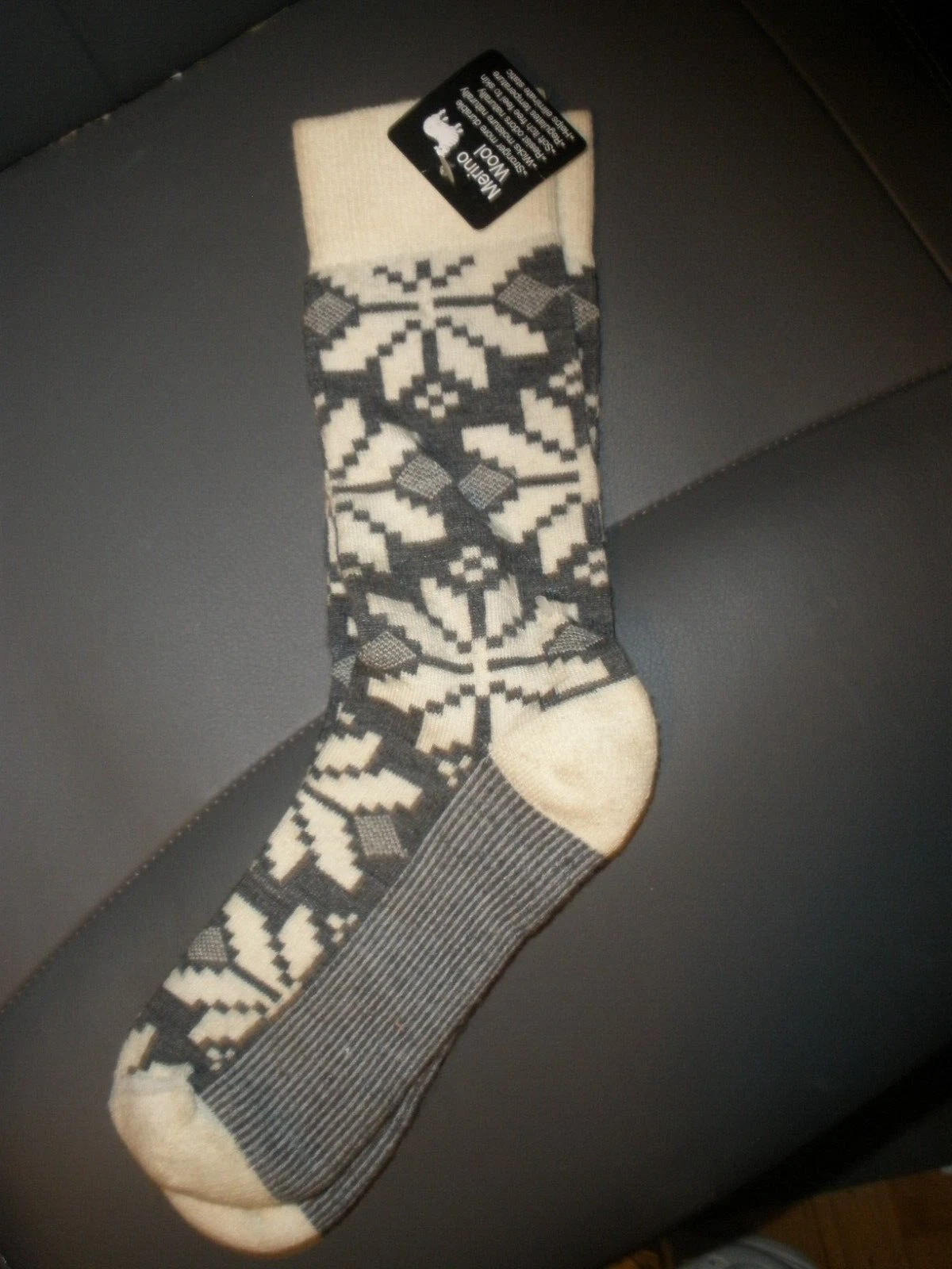 NEW Merino Wool Socks Gray with White snowflakes (SU124)