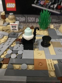 LEGO Penguin Minifigure w/ Umbrella & Smile 70909 DC Batman Villain sh314