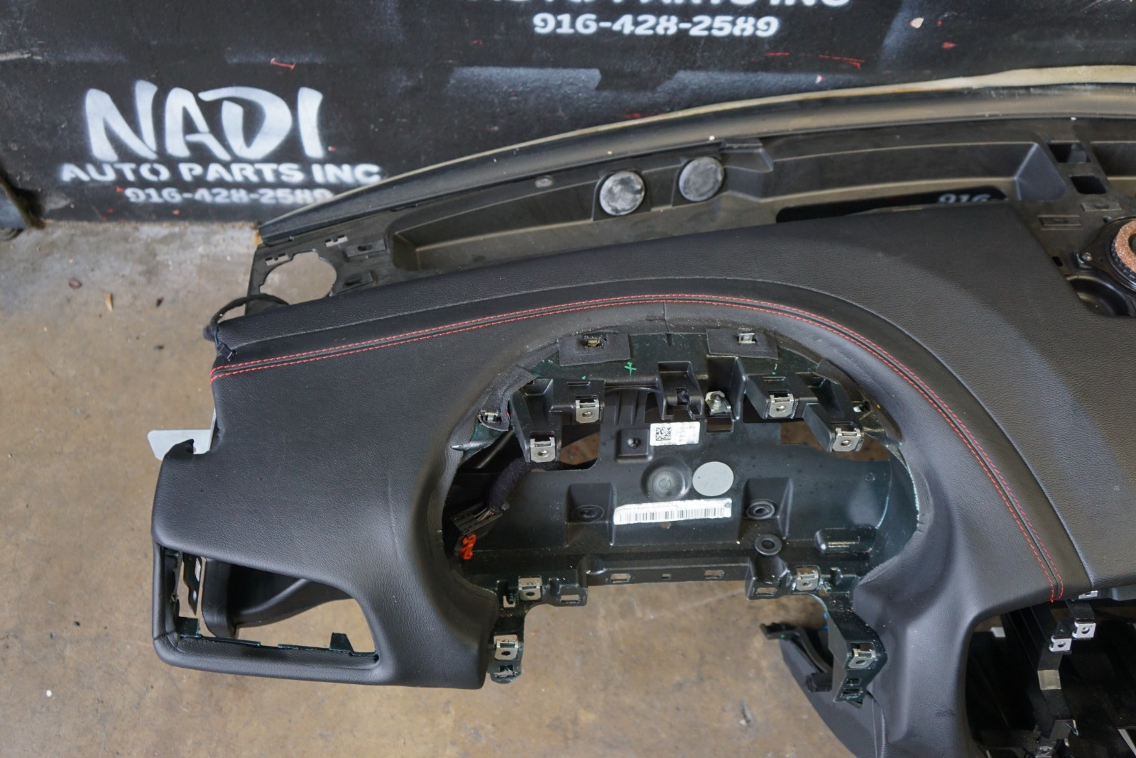 Maserati Ghibli S Q4 2014-2020 Front Dashboard panel Red