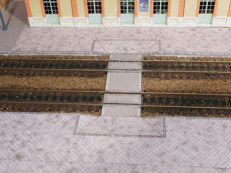 Maquette quai ferroviaire HO décor de gare Régions et Compagnies