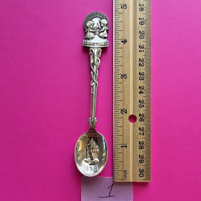 1978 Holland Christmas Praying Hands Silverplate Souvenir Spoon