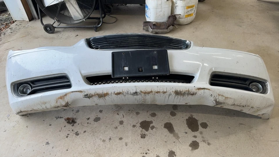 12 CHRYSLER 300 Front Bumper Rip/crack In Front (No shipping) Foto 2 de 4