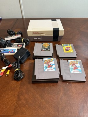 Vtg Nintendo NES Console Bundle Games Mario 2 3 Double Dragon Controllers Read