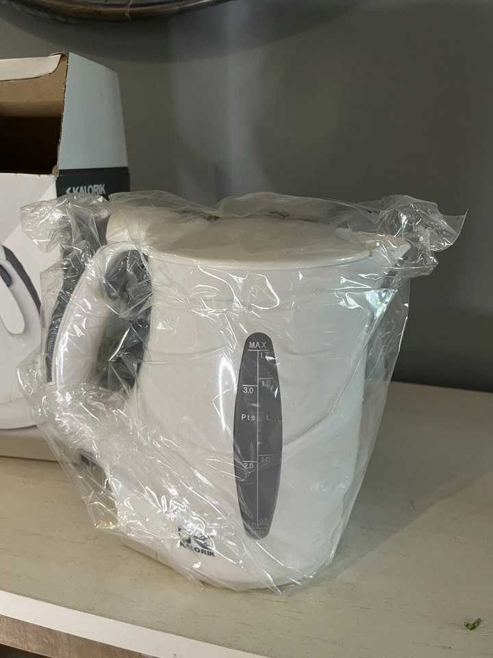 Hervidor de agua inalámbrico Kalorik blanco 57 oz. tapa automática abierta de 1,8 cuartos de galón nunca usada Foto 3 de 4