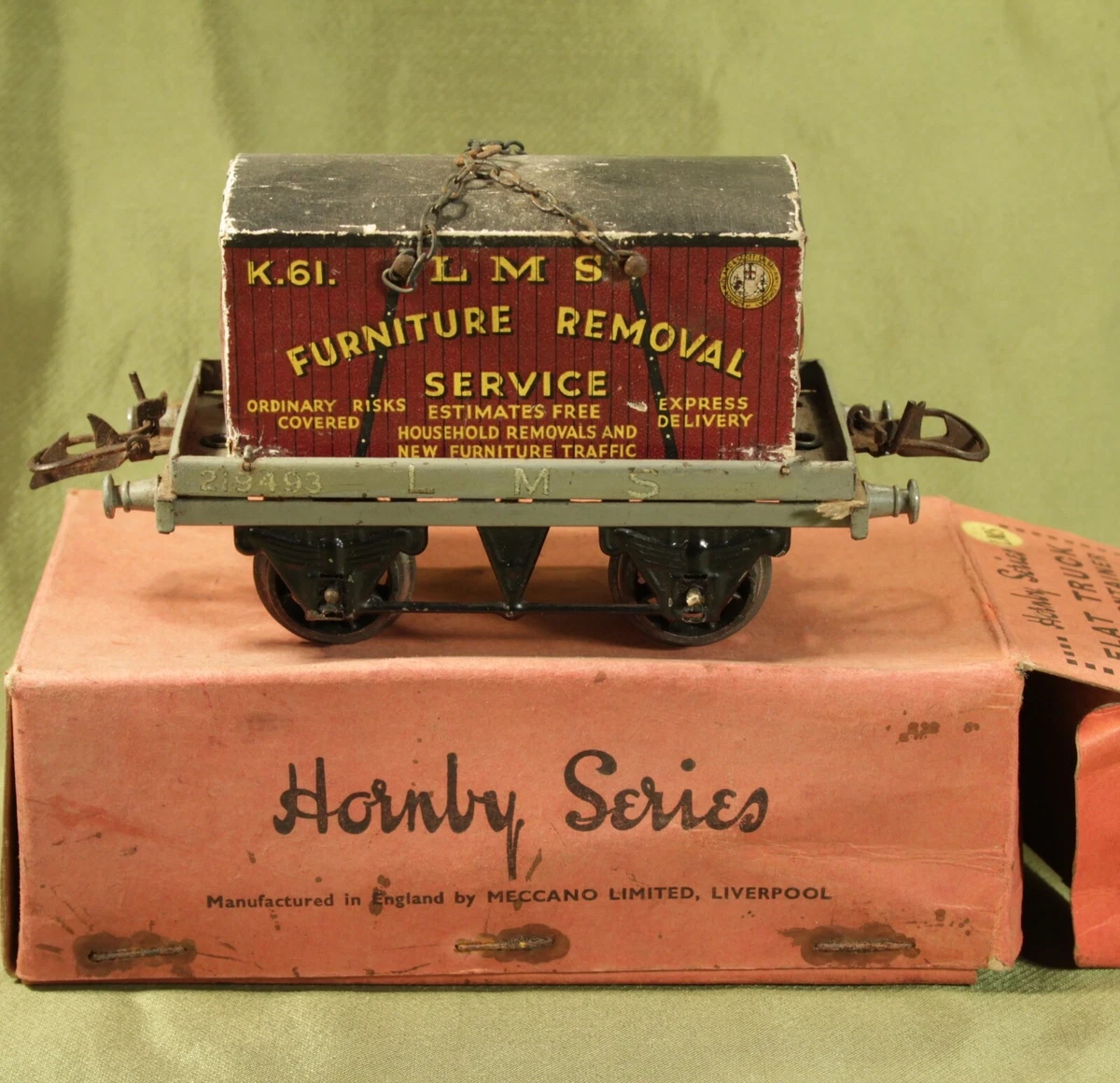 HORNBY O GAUGE NE FLAT WAGON 35968 & FURNITURE REMOVAL SERVICE CONTAINER LOAD oi