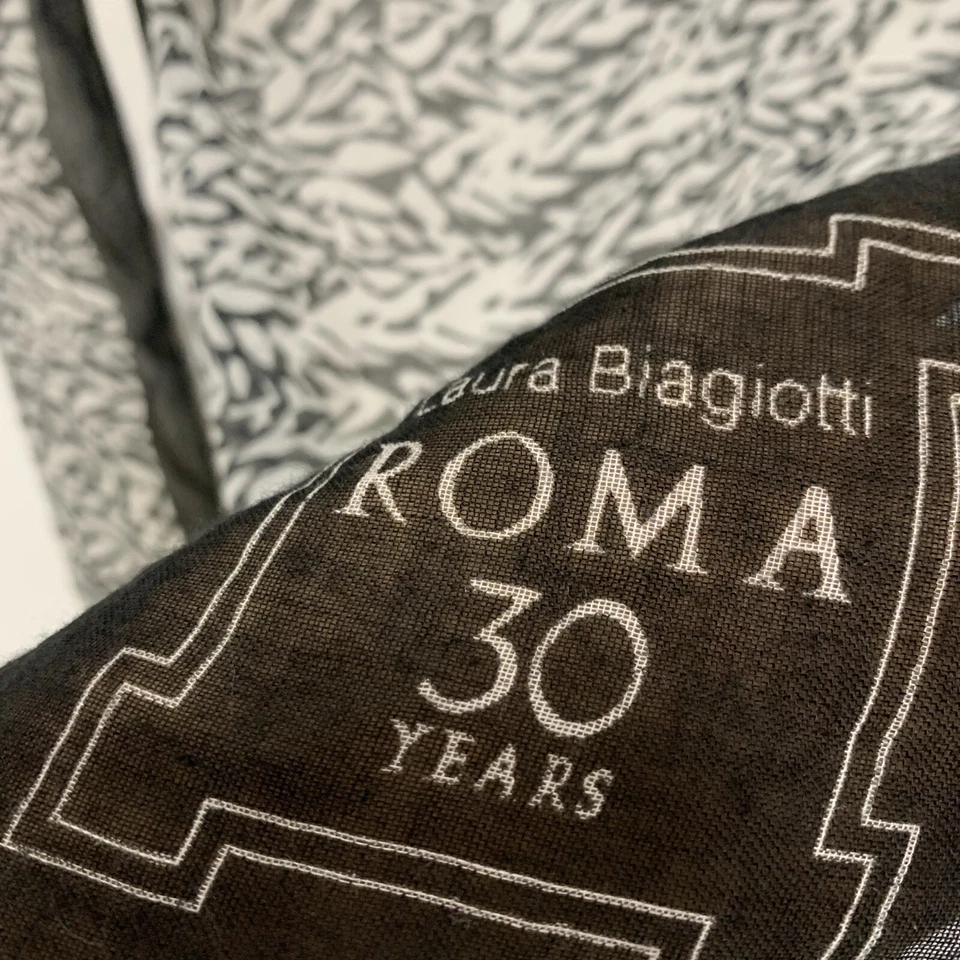 WTG LAURA BIAGIOTTI CAMOUFLAGE BLACK RECTANGLE POLYESTER scarf  64/19 in #A44 - Image 2 of 4