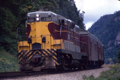 AC 150 GP-7 CANYON ON (ALGOMA CENTRAL) ORIGINAL SLIDE 08-66 T22-11