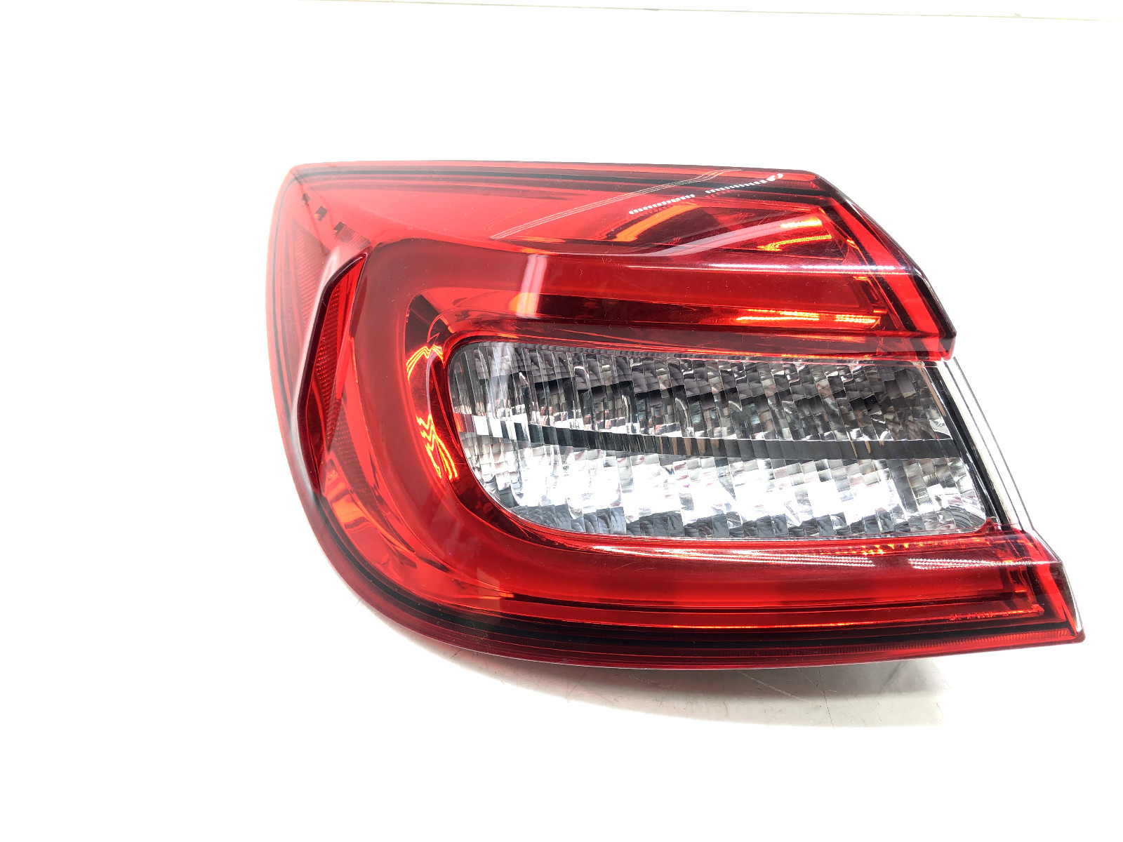 2014-2020 MASERATI QUATTROPORTE LEFT DRIVER REAR OUTER TAILLIGHT OEM.