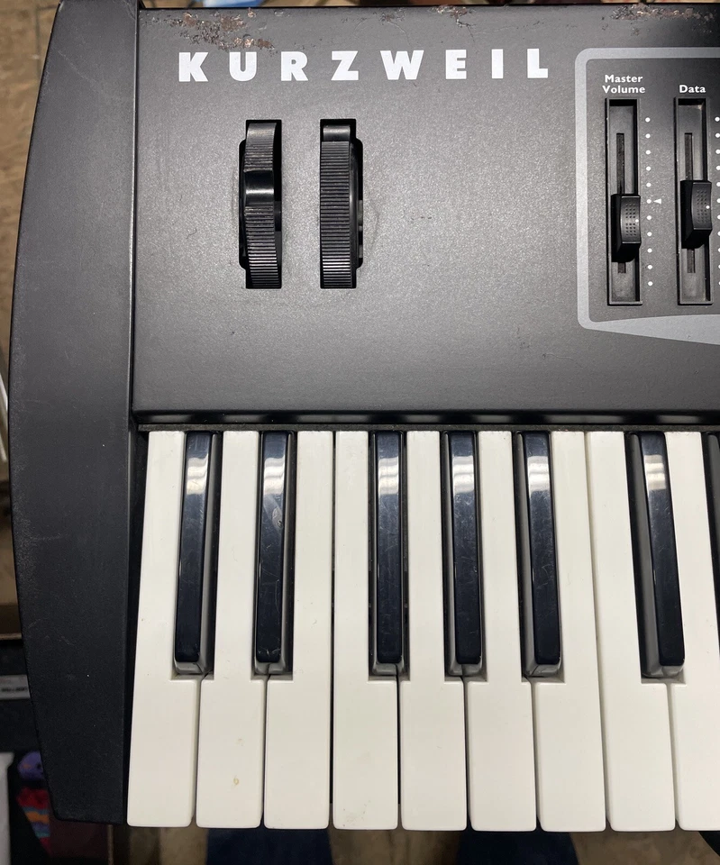 Kurzweil KME 61 con pedal SW y fuente de alimentación ver videos leer descripción Foto 2 de 4