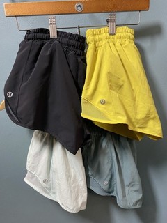 Lululemon Women’s Size 6 Multi Hotty Hot Short ll LR Lined 2.5” Shorts Lot Of 4