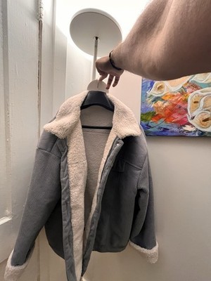 Men's Gray Short Jacket Lined with Faux Shearling Collar Cuffs Solid