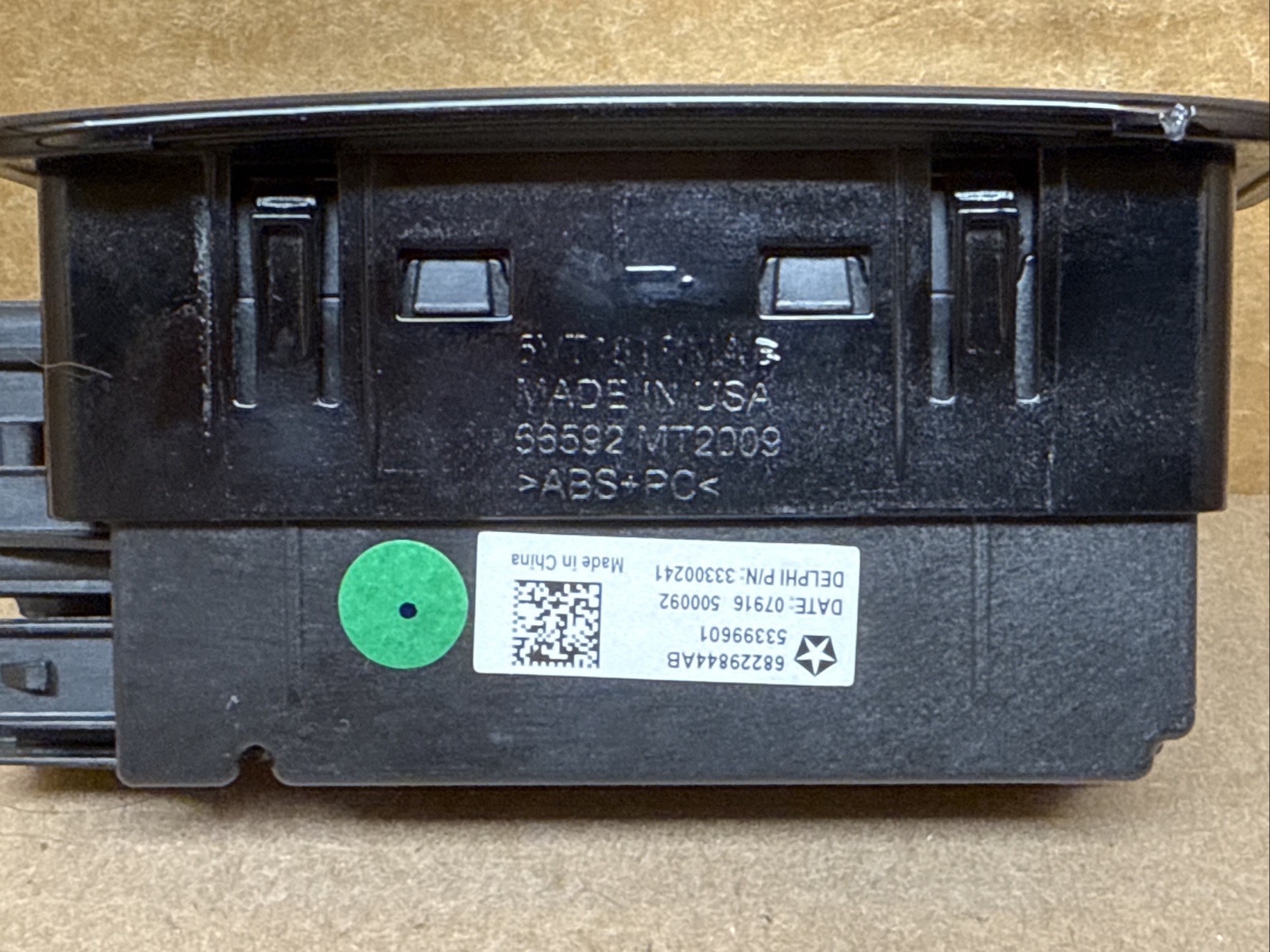 2017-2021 Chrysler Pacifica Left Side USB Aux HDMI Port Terminal 68229844AB