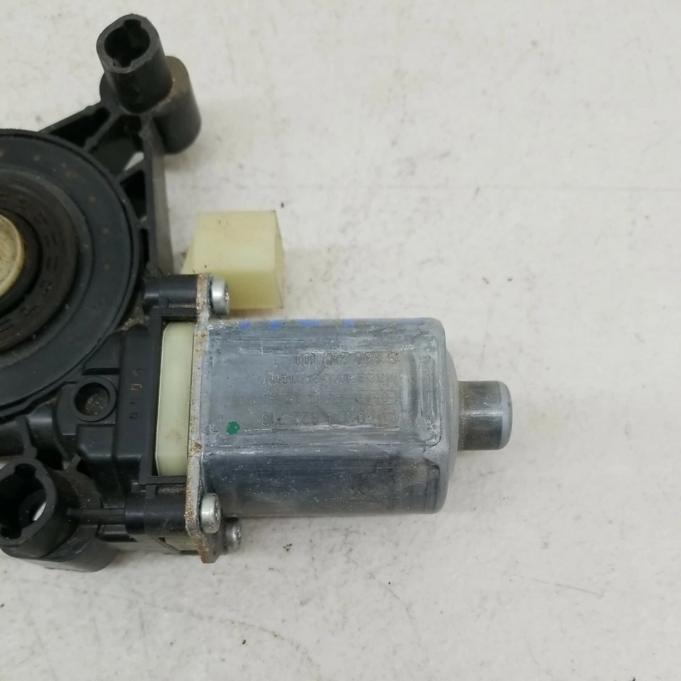 2015 - 2017 Volkswagen Golf Front Right Passenger Power Window Motor 5Q0959802B - Image 3 of 4