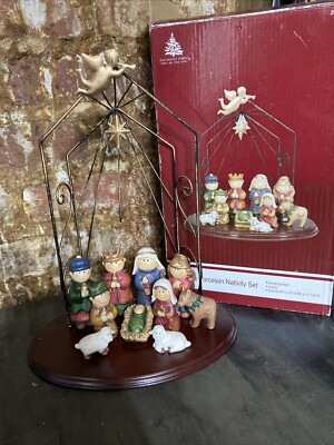 Lemax Christmas Nativity 10 Piece Set Enchanted Forest Porcelain w/Stand & Base