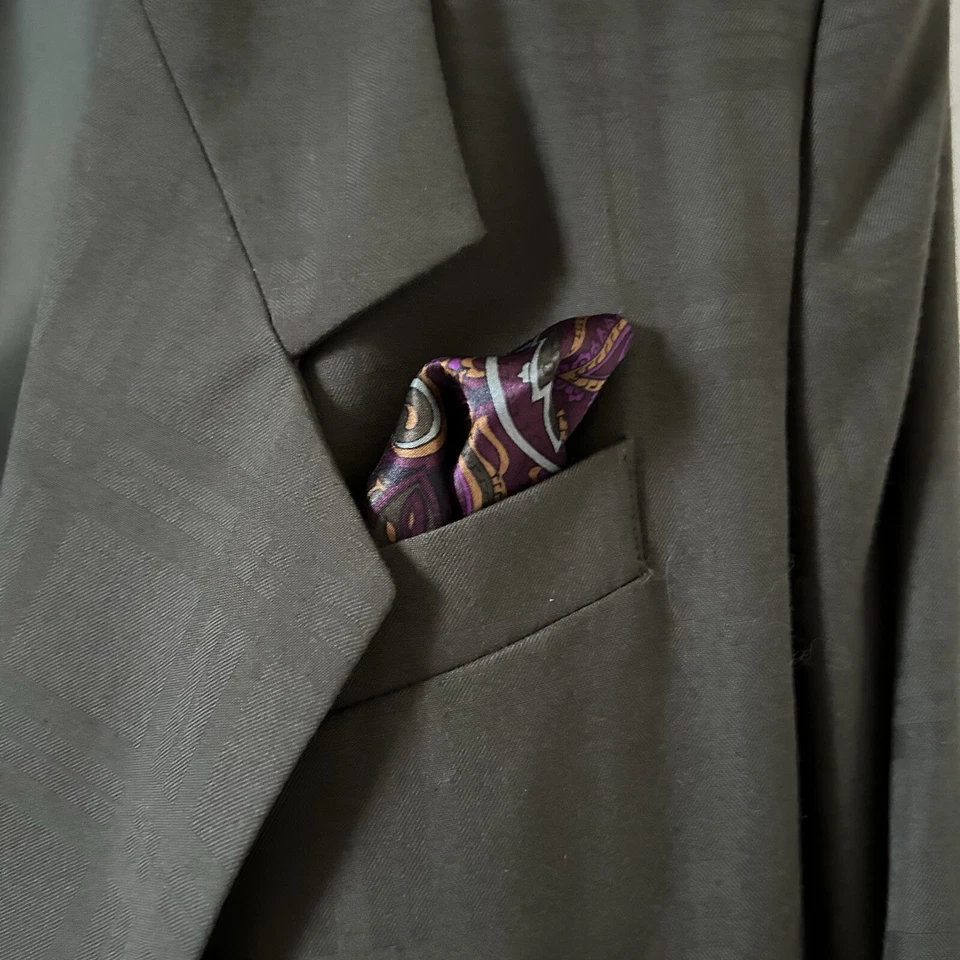 Conjunto de Traje Blazer Falda Plisada Jacquline Ferrar Para Mujer de Colección 10 Cuadros Academia Foto 4 de 4