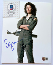 SIGOURNEY WEAVER SIGNED 8X10 PHOTO ACTRESS ALIEN ALIENS ELLEN RIPLEY BAS b SIGOURNEY WEAVER SIGNED 8X10 PHOTO ACTRESS ALIEN ALIENS ELLEN RIPLEY BAS b
