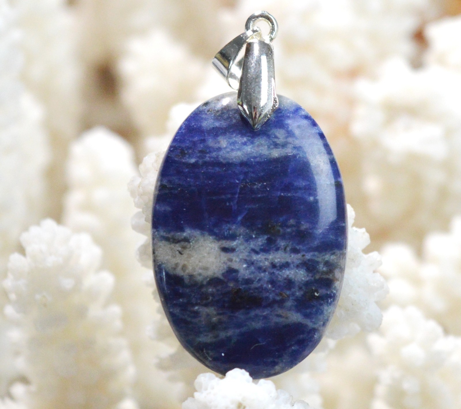 Pendentif en sodalite naturelle de 37 carats à porter au quotidien pour un style zen