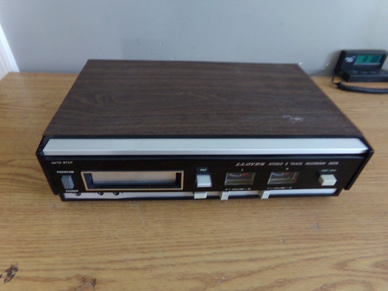 LLOYDS Y639W-07B 8 TRACK PLAYER