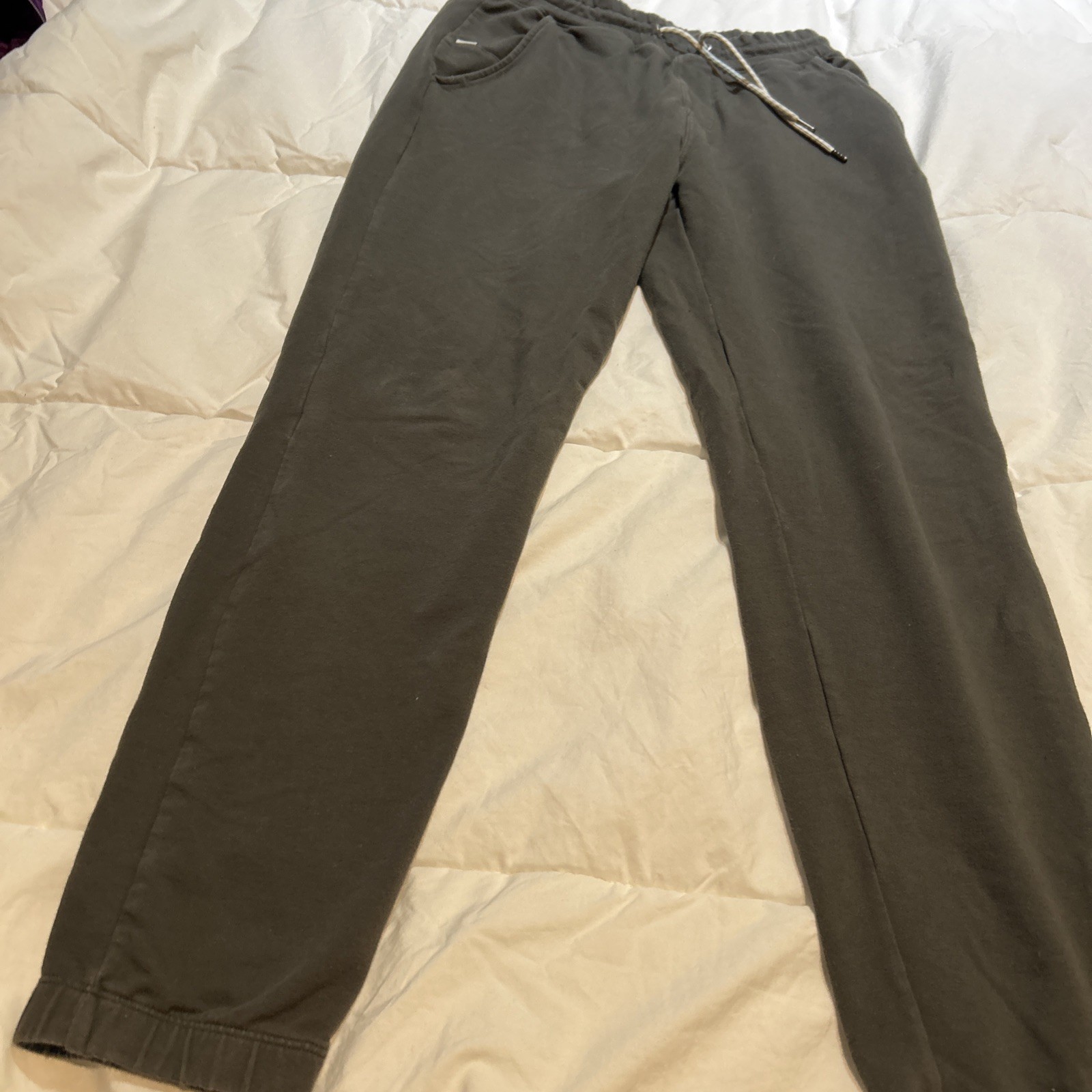 Vuori Cypress Joggers Mens Large L Gray Sweatpants Sweats Relaxed Fit Gym V446