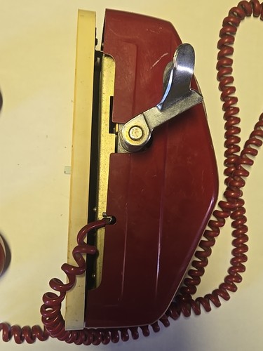 Telefono da parete automatico elettrico co rosso tipo 90 quadrante rotante sella laterale AECO con cavo - Foto 7 di 13