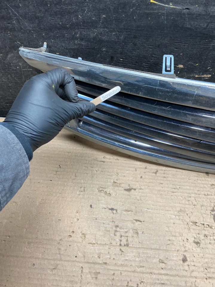 Grelha frontal superior 2010 a 2015 Infiniti G37 G25 fabricante de equipamento original V2571 DG - Imagem 4 de 4