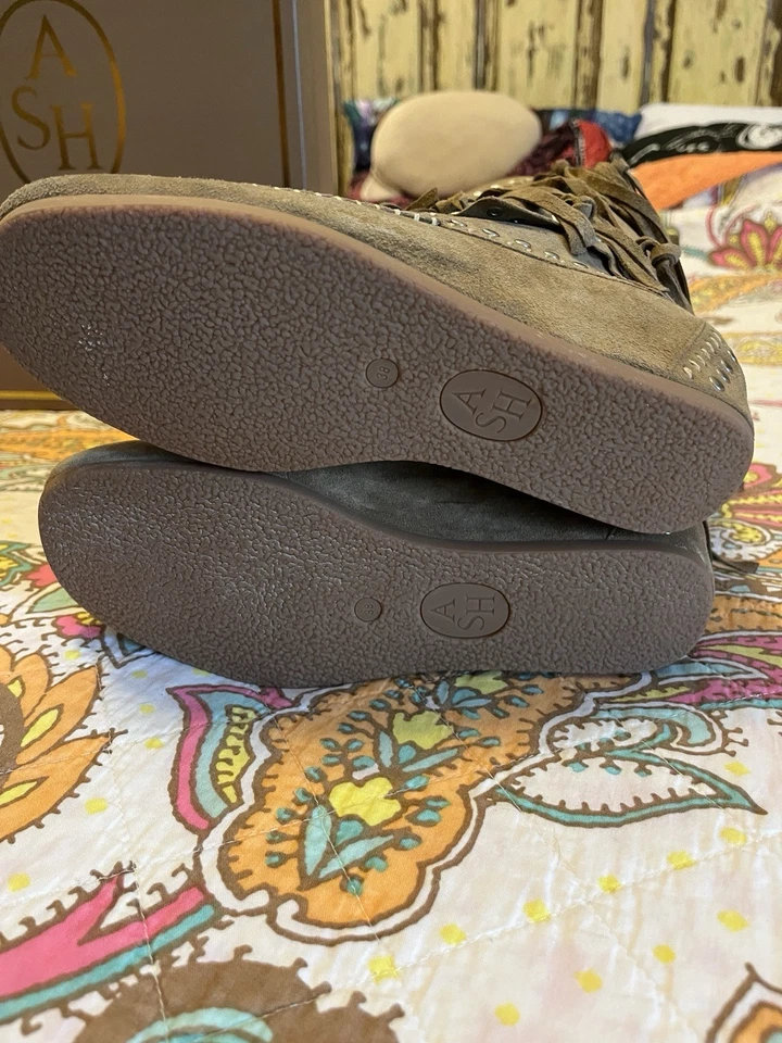 BOTAS HIPPIE-RETRO-BOHO NUEVAS $355 ASH "Shilo" botas de gamuza con tachuelas y flecos Foto 4 de 4