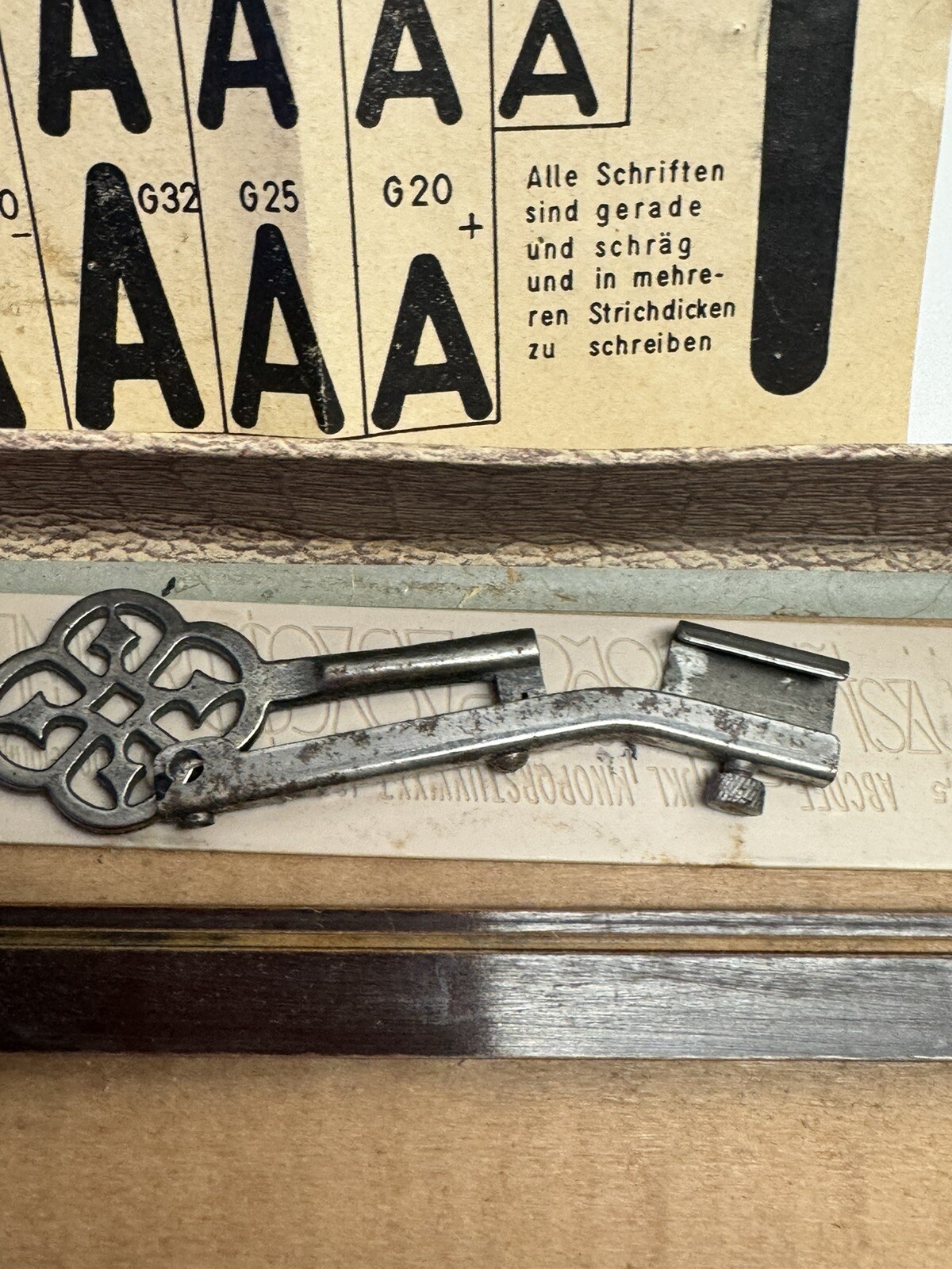 RARE NOS Vintage Writing instrument DINGRAPH SCHRIFTEN Inscriptions Alphabet