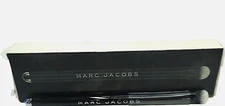 MARC JACOBS  ( 14 The Conceal ) Full Cover Correcting Brush.