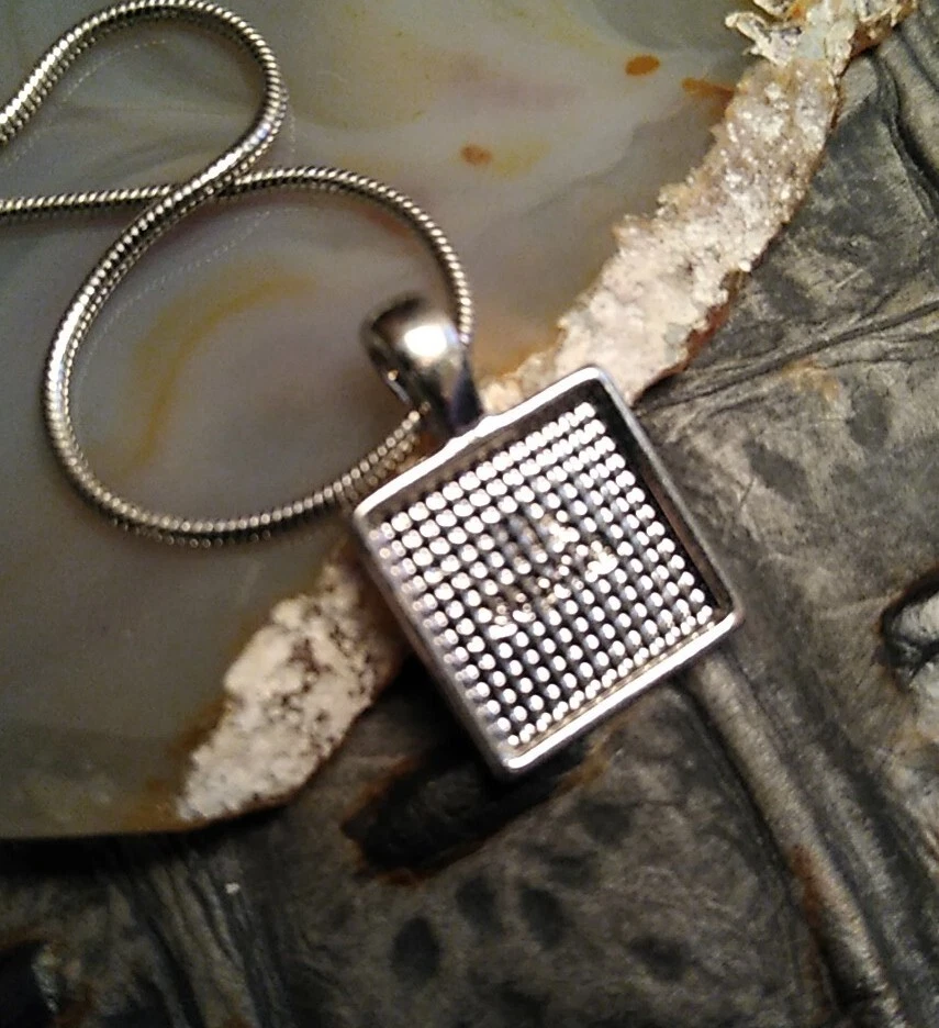 Collar LIA SOPHIA "Flower Play" Verde y Amarillo Estilo Y2K Flor Tono Plata! Foto 4 de 4