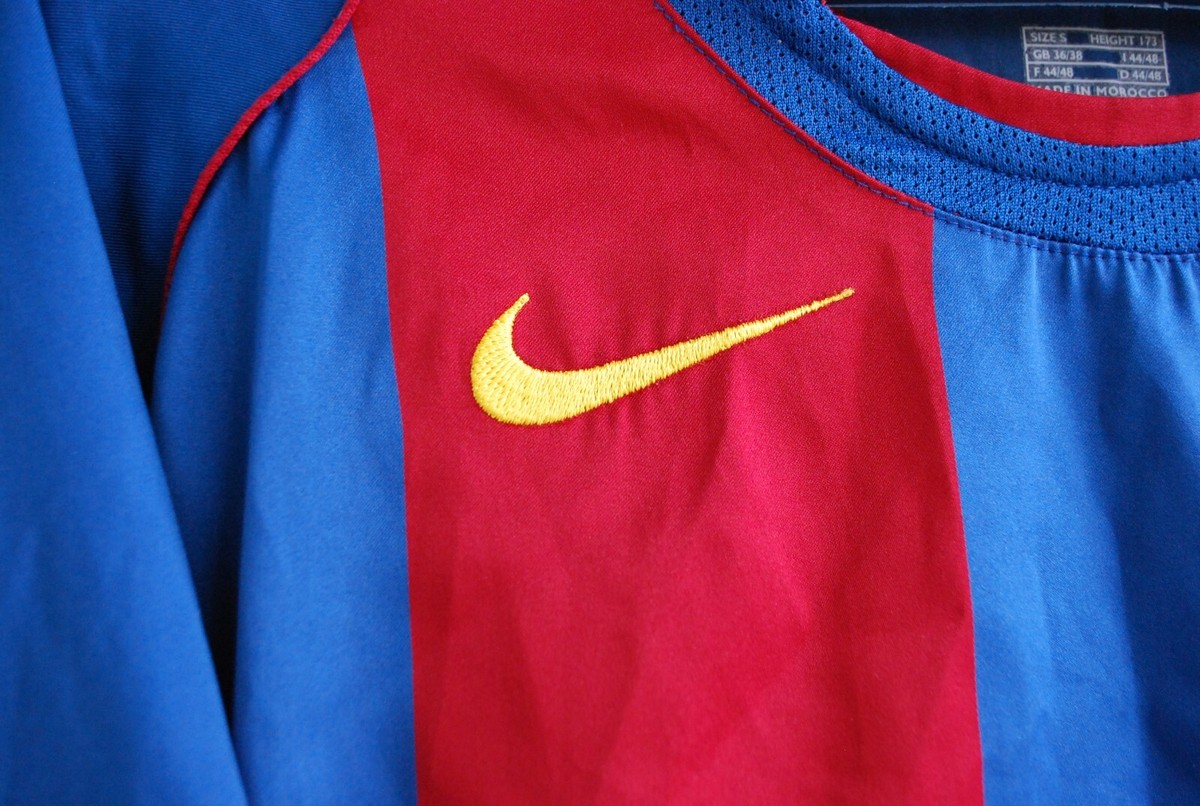 5/5 VINTAGE FC BARCELONA 2004 2005 HOME FOOTBALL JERSEY NIKE