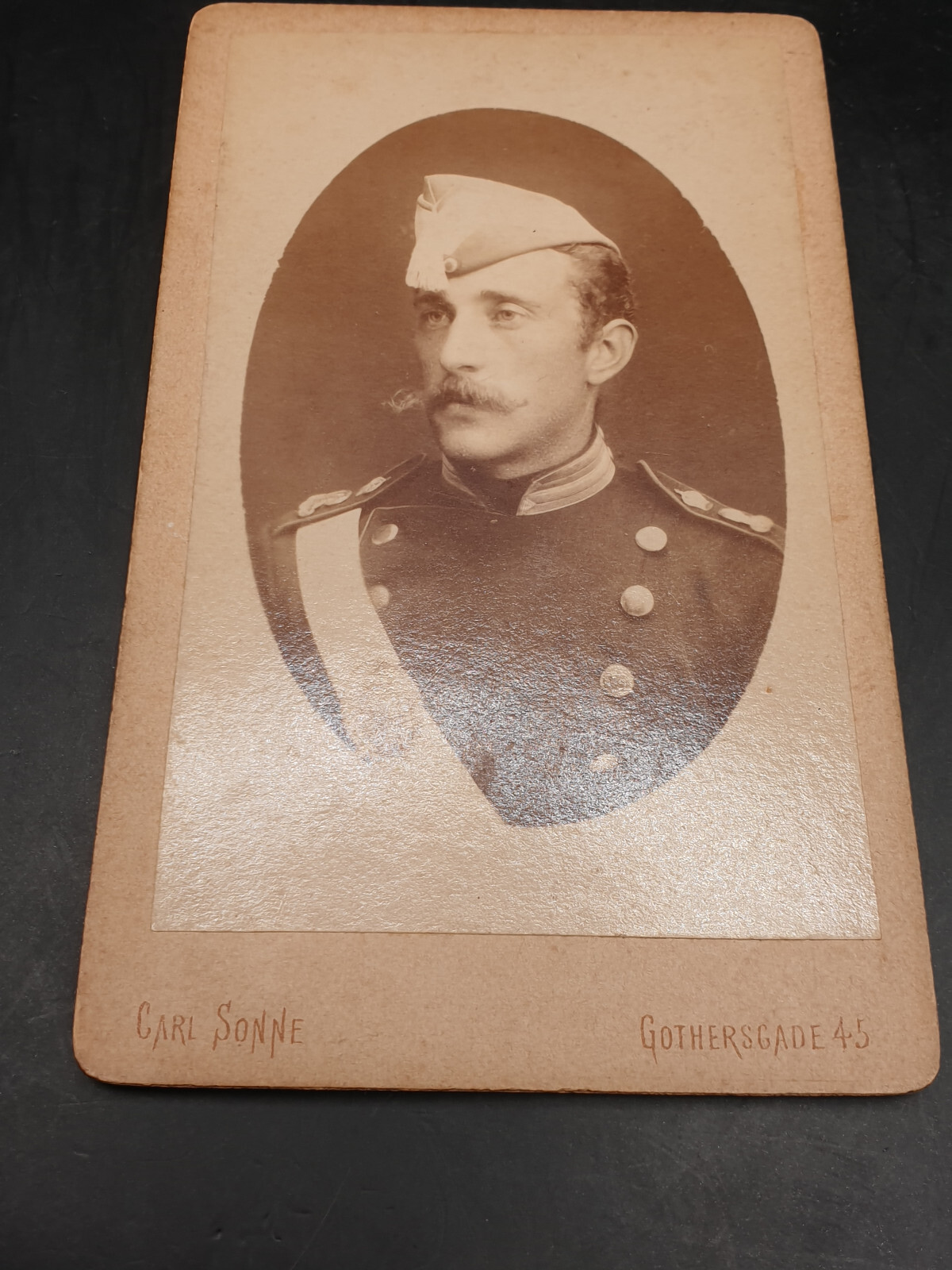CDV alrededor de 1900 Militaria Militar estrella de pecho botones corona regi...