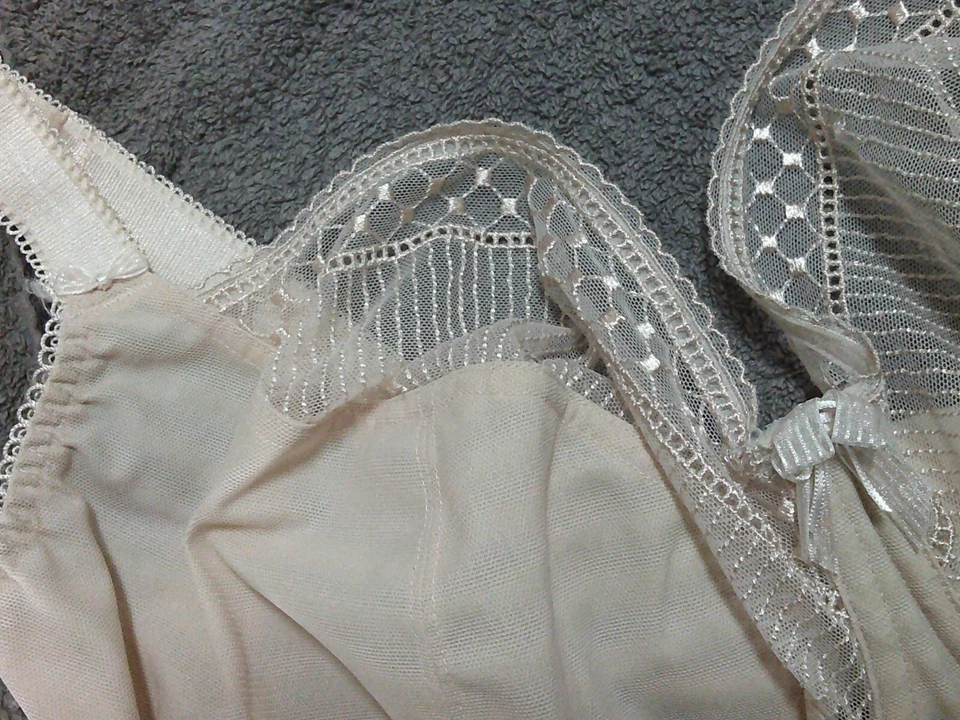 Sujetador con aros BRAVISSIMO Reino Unido 40H EE. UU. 40H euro 90H Francia 105H aus 18H Foto 4 de 4