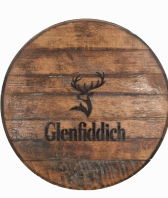 Aufbereitete Eiche Whisky Bier Wein Fass Deckel Ende Pub Bar Männerhöhle Glenfiddich Schild