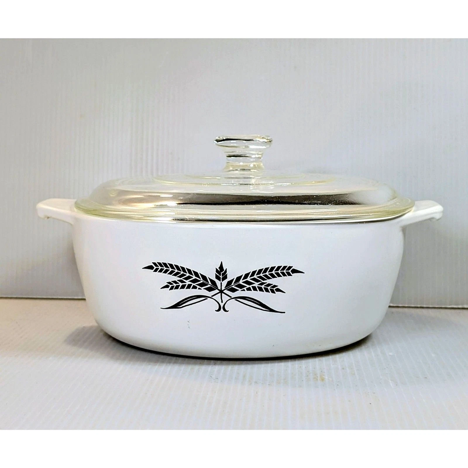 Vintage Anchor Hocking Black Wheat Casserole Dish w/ Glass Lid 7" USA