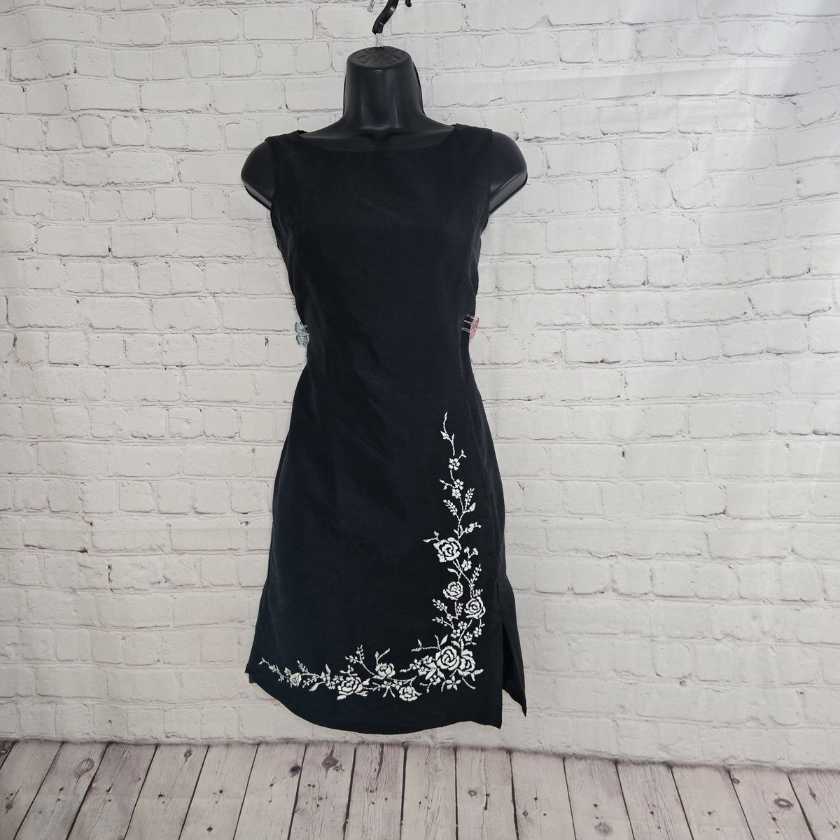 green emerald velvet dress Embroidered Tropical Journey Kaftan Shift Dress – AYESHA