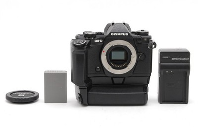 ''Near MINT'' Olympus OM-D E-M5 Mark II 16.1MP Schwarz Digitalkamera mit HLD-...