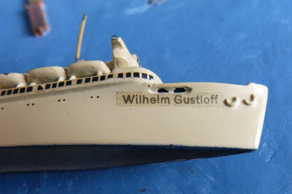Wiking Metall Modell 112 - 1:1250 KdF Passagierschiff Wilhelm Gustloff Azb. gold - Bild 4 von 4
