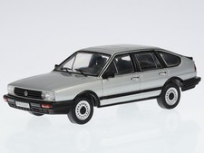 VW Passat B2 Fließheck 5-door 1985 silver diecast model car CLC425N IXO 1:43