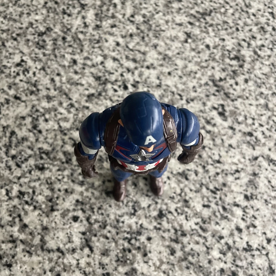 Figura de acción Hasbro 12" Talking Captain America Civil War Titan Hero Series Foto 2 de 4