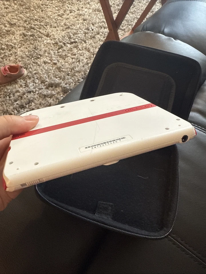 Nintendo 2DS Handheld Console, New Super Mario Bros 2 No Power Cord Untested - Image 4 of 4