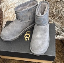 Ugg Men  s Mini Suede Boot Printed Grey