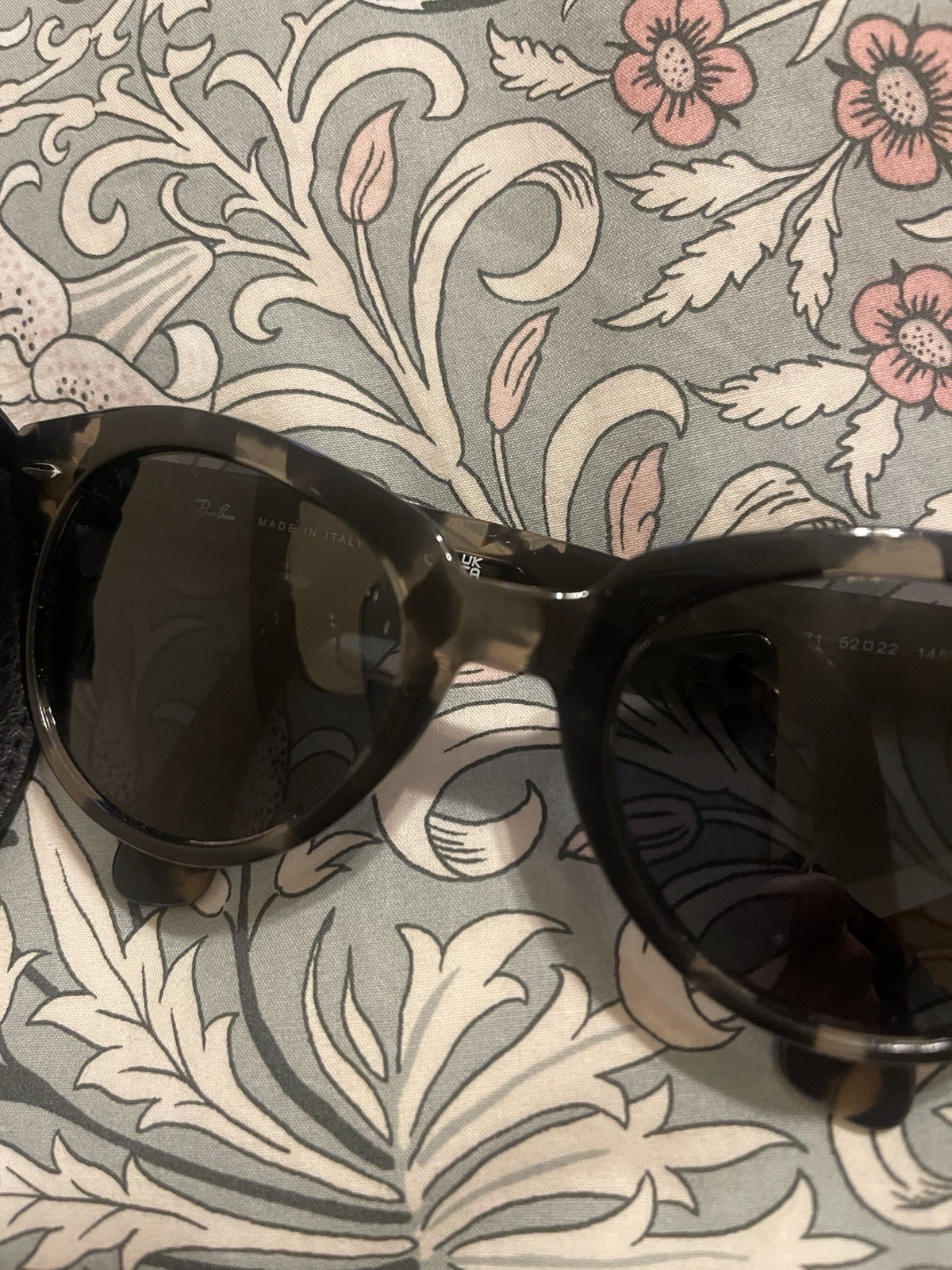 Ray-Ban Round Tortoise Shell Lightweight women’s … - image 1