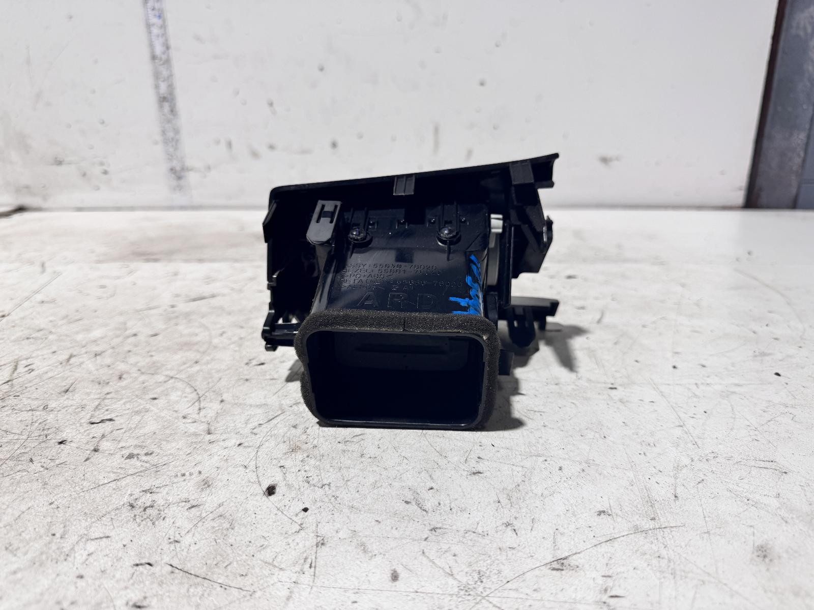 Lexus CT200H Right Dash Vent ZWA10 03/2011-10/2022 - thumbnail 3