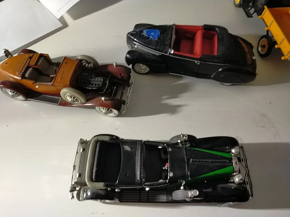 10 MODELLINI AUTO SIGNATURE MODELS - SCALA 1:32 danneggiate, solo per ricambi - Immagine 2 di 4