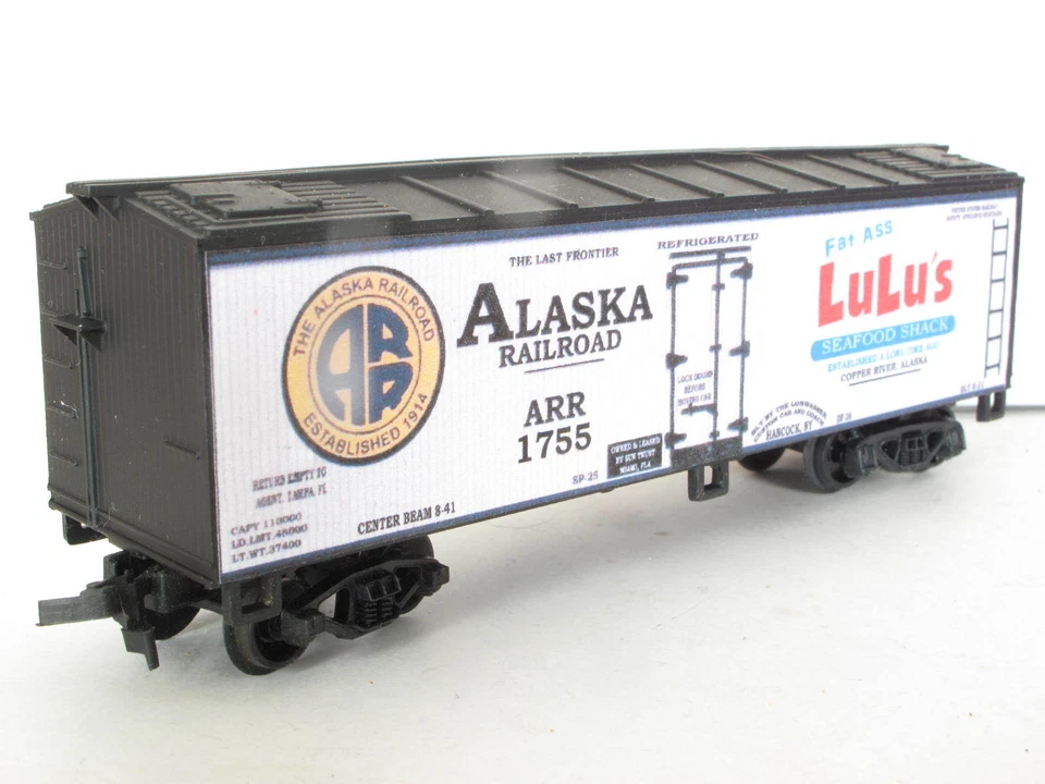 HO SCALE CUSTOM LETTERED ALASKA RR FAT ASS  LU LU'S SEAFOOD REEFER🐟🐟W-10🐟 - Image 2 of 4