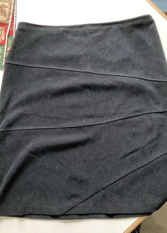 Falda Mujer Talla 16 Negra Gamuza Como Cremallera Lateral Informal Esquina Anexo Nueva con Etiquetas Foto 3 de 4