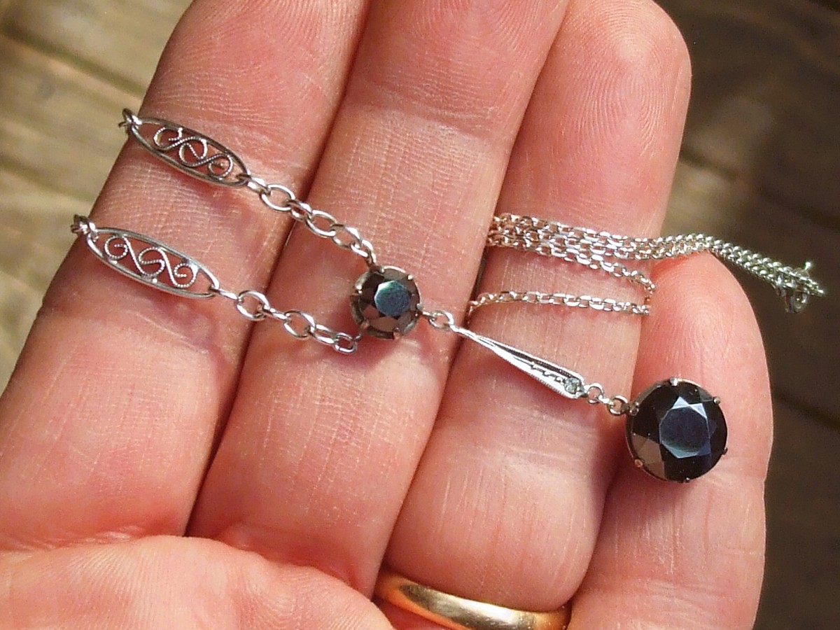 Collier Ancien En Argent Des Années 1950 Avec Pendentif Hématite - Longueur 44 Cm - Occasion Bon état