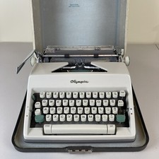 Olympia SM9 Portable Manual Typewriter Germany Excellent Condition with Case thumbnail