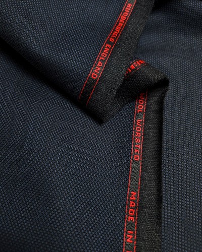 4.3m Stunning MADE IN ENGLAND Navy Blue wool worsted suiting Suit fabric - Picture 2 of 4