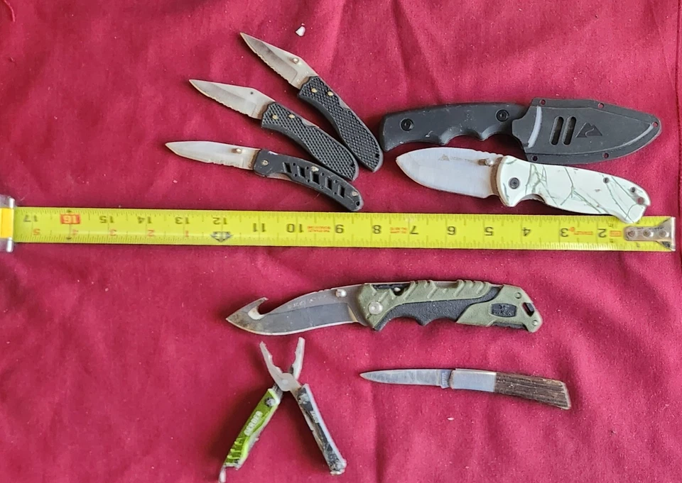 Lote de 8 cuchillos, Gerber, Buck, Ozark Trail, Barracuda, broche y cinturón y multi Foto 3 de 4